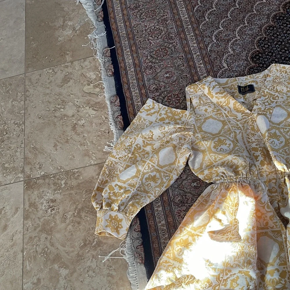 Elish. M size . Color gold and white - Picture 5 of 9